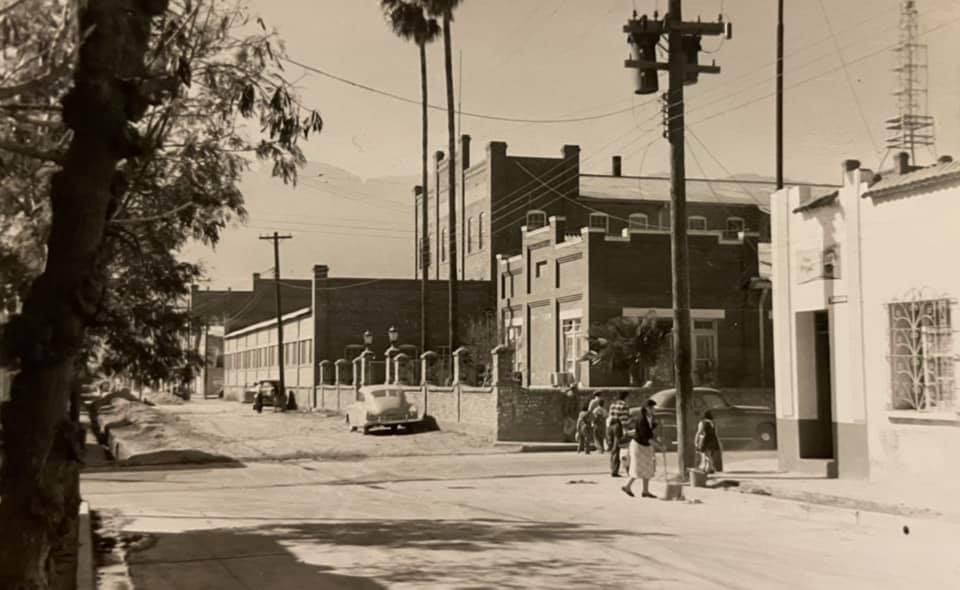 exterior de antigua fábrica de muebles malinche en monterrey en el año 1950