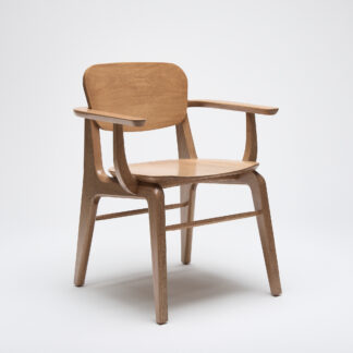 silla malinche de madera con descansabrazos y con asiento de madera sólida